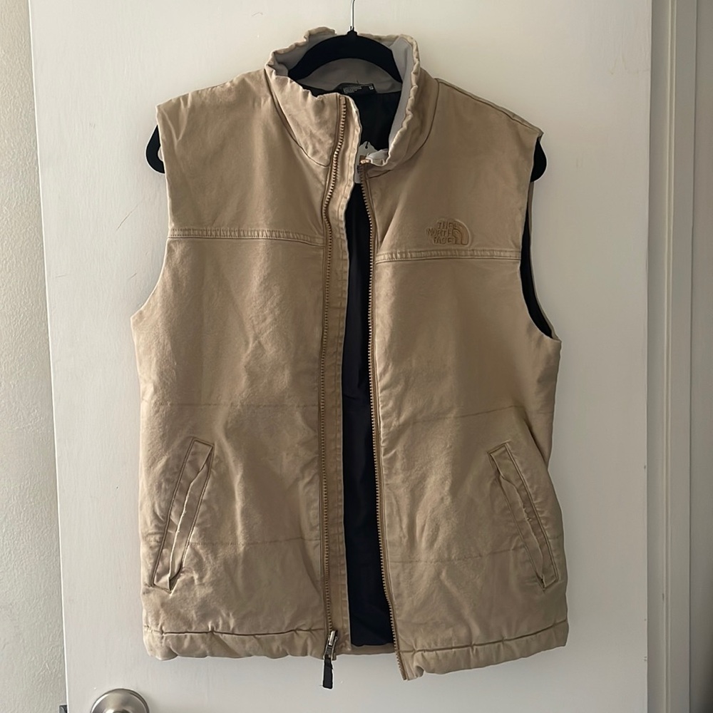 Xs north face tan vest, meant to fit oversized
